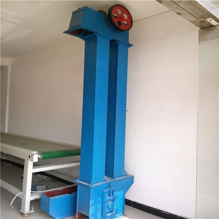 如何垂直振动提升机的侧隙现象？