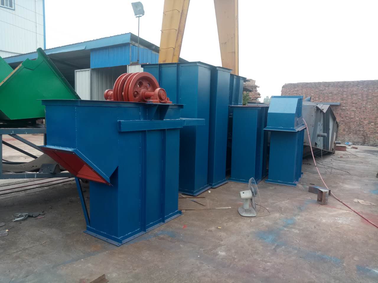 斗式提升机外壳安装顺序以及比较简单的方式(斗式提升机外壳选材)