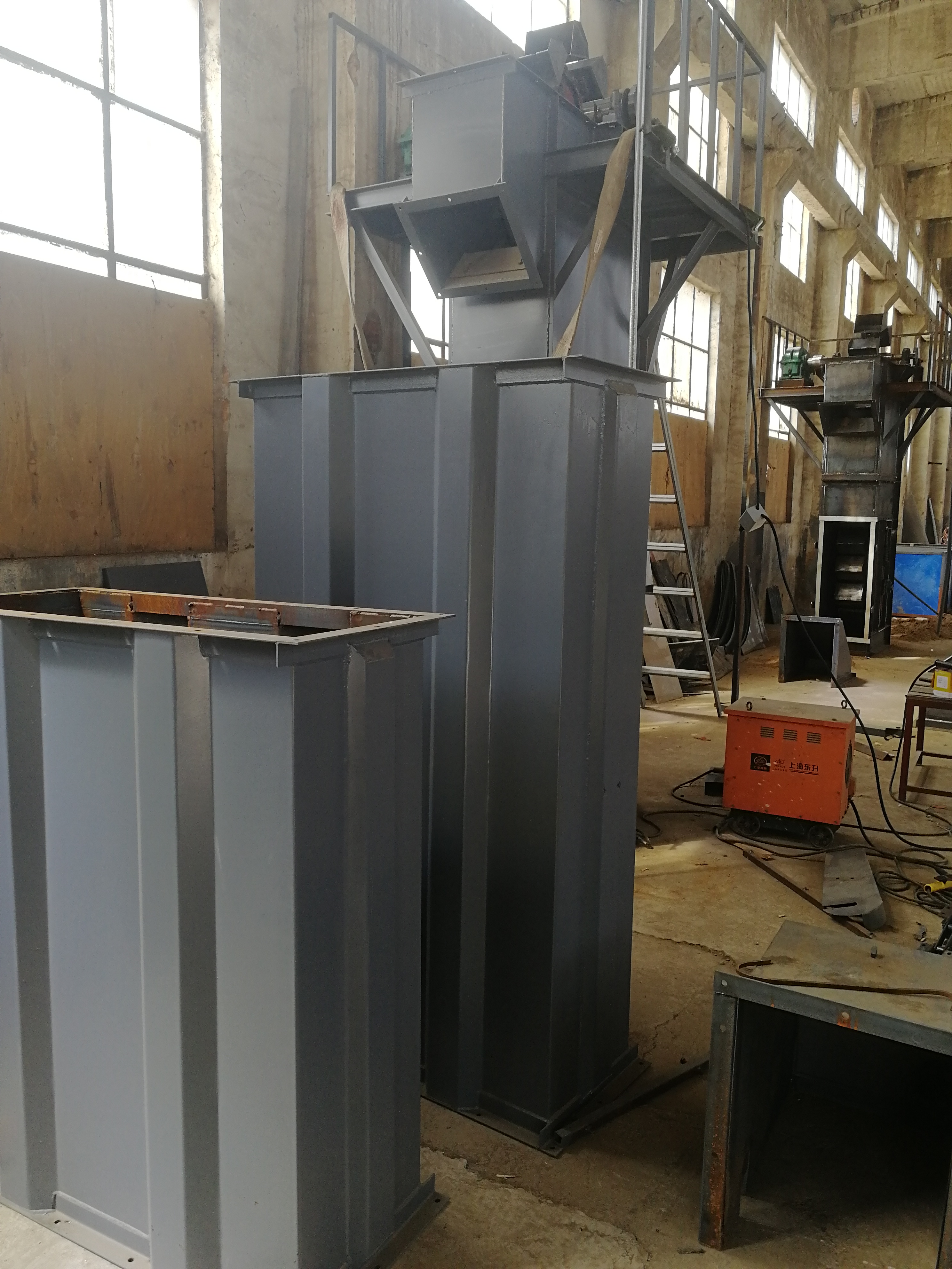 斗式提升机配件料斗规格种类形式以及如何选用 (斗式提升机配件图片)